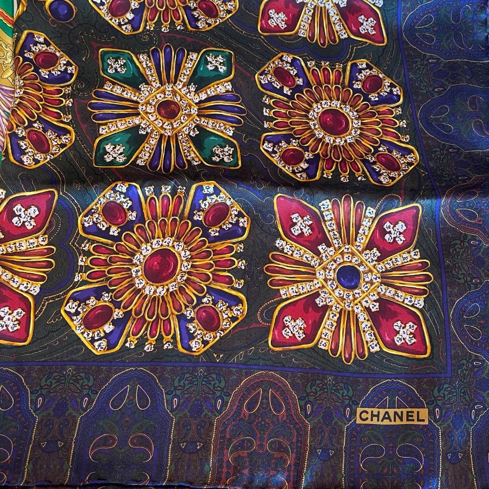 Exquisite Authentic Chanel 100% Silk Scarf Karl Lagerfeld Gripoix Jewels LikeNew - Picture 5 of 6